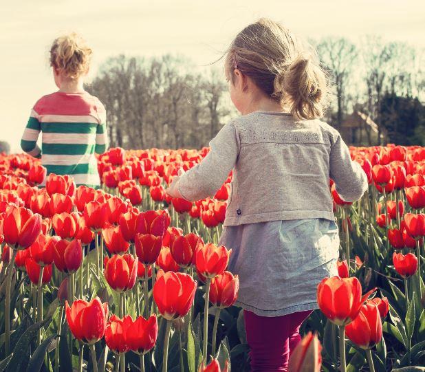 kids spring flowers