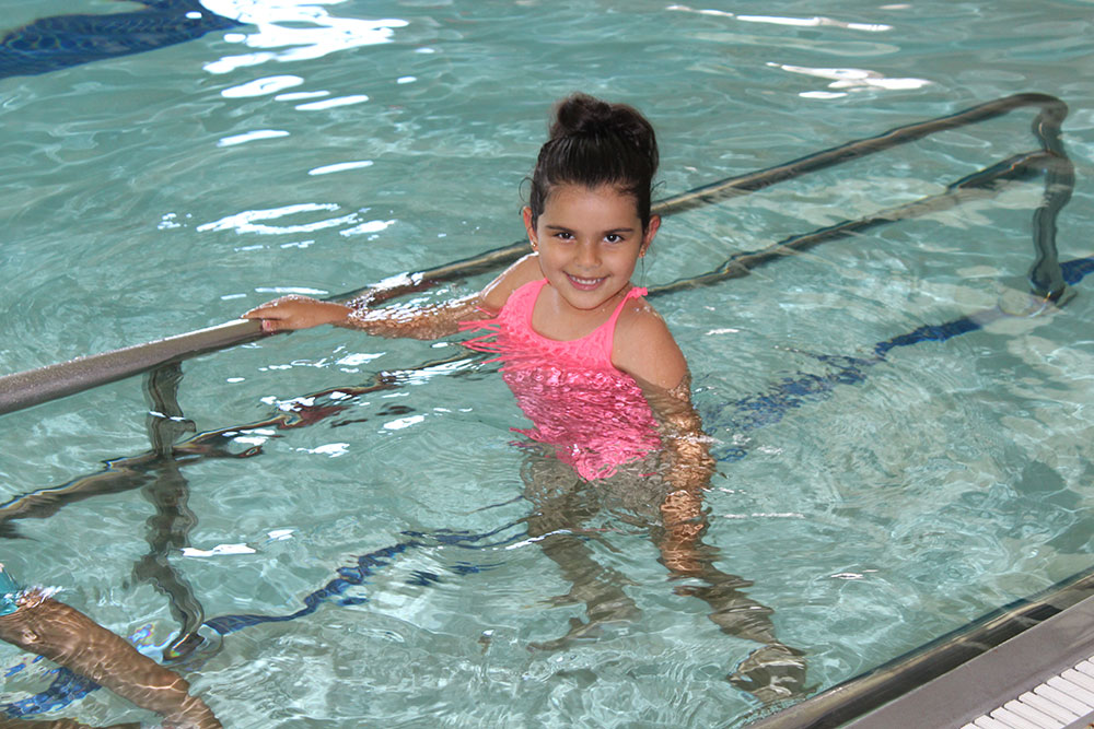 physcial therapist doing aquatic therapy with child